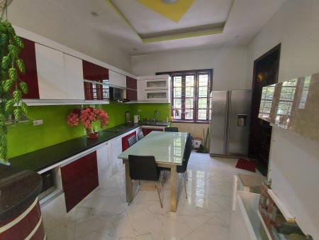 Bán nhà biệt thự ngõ 2 ô tô tránh nhau, 133m2