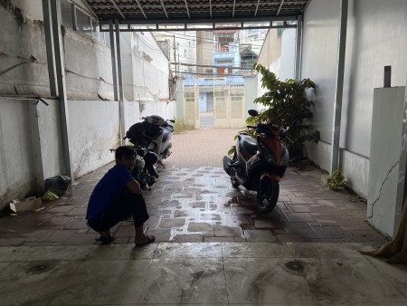 Nhà Mặt Tiền đường Nguyễn Xí: dt: 5x50m Trệt 2L: hđ cho thuê lâu dài