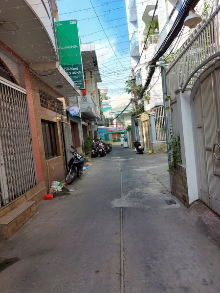 Bán gấp nhà hẻm 639 CMT8, gần CV Lê Thị Riêng, 3 tỷ 6, Phường 15, Q10