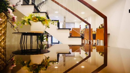 Tuần lễ vàng – Trải nghiệm Shophouse 4 tầng đường Hoàng Quốc Việt – Giá rẻ bất ngờ !!!