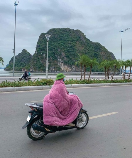 Bán nhà mới Định Công Thượng,Hoàng Mai 30m2, 5Tầng, mặt tiền 5m, ngõ xe bagac Giá3,1 tỷ.