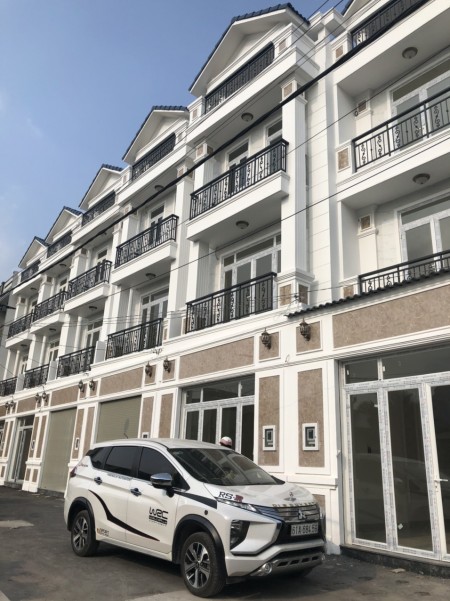 Nằm trên tuyến đường Lớn PHẠM VĂN ĐỒNG 92M2 GIÁ 5,8 Tỷ