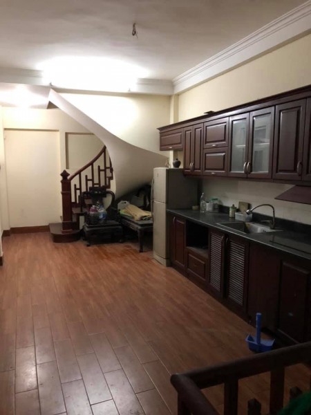 Cực hiếm quận Đống Đa, vào ở luôn, 5 bước ra mặt hồ,32m2 7 tầng , chưa đến 4 tỷ