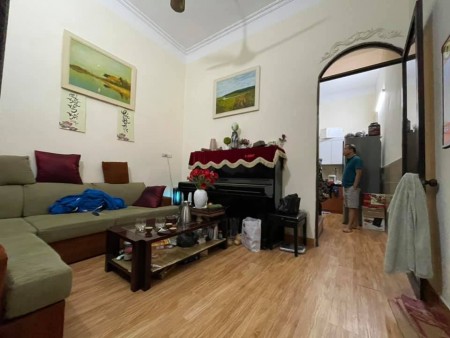 Bán Nhà 5 Tầng Trần Khát Chân, DT 40m2, MT 4m, Ngõ Thông, Gần Phố. Nhỉnh 2 Tỷ.