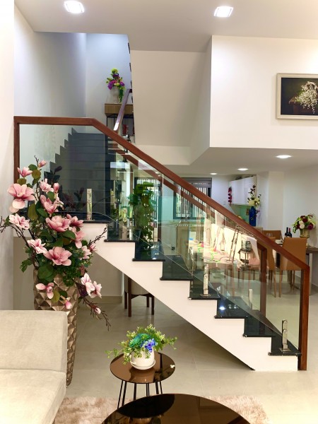 Bán gấp nhà 4 tầng xây mới trung tâm TP Huế !!!