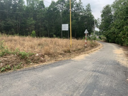 Nhà nhiều đất để lại 900m2 đất thổ cư giá mềm, khu vực Long Thành cho ai cần.