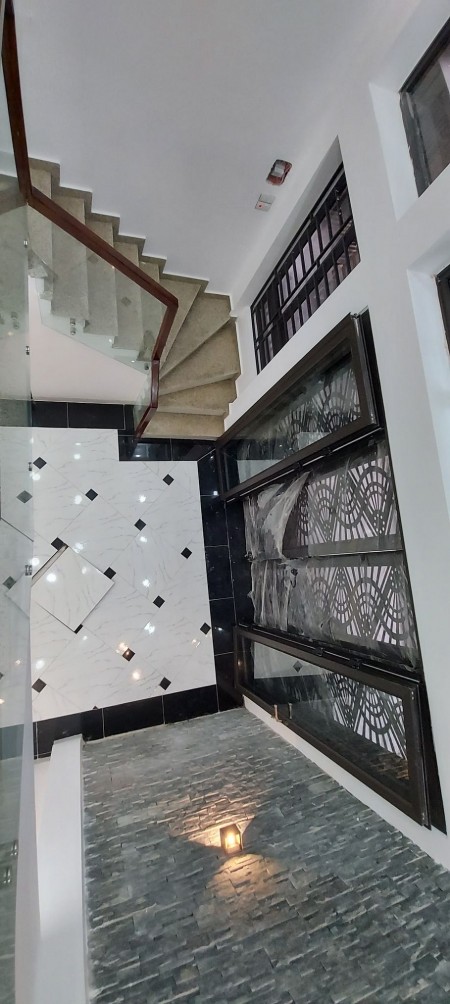 Chính chủ bán nhà 1 ngõ 211 khương trung, ô tô 5m, giá 4.6 tỷ.