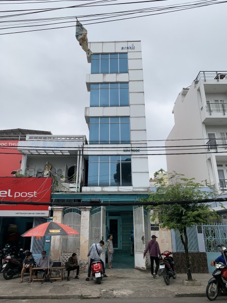 Cho thuê Mặt tiền Phan Chu Trinh, DT 6x33, T_4L gồm 13 phòng, 11wc, có thang máy.