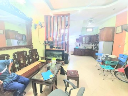 Bán nhà rẻ đẹp 55m 4 tầng mặt tiền 4,5m Phố Tân Mai chỉ 3 tỷ
