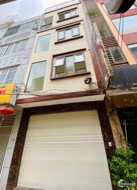 Bán nhà Lạc Long Quân, Tây Hồ, ô tô vào nhà, giá 9.2 tỷ.
