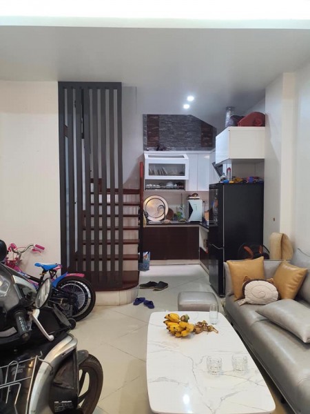 NHỈNH 3 tỷ.Trung tâm Ba Đình, khu vip 4 Tầng. Mt 3m. Cách mặt phố vài bước chân