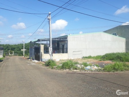 Bán lô đất Đồng Xoài vị trí đẹp, view thông thoáng, 102m2, giá 750tr, không thương lượng, k qua môi giới