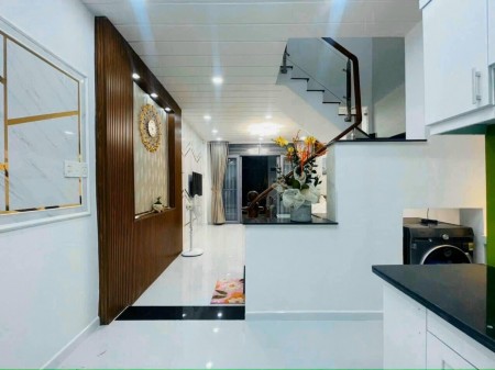 Chính chủ gửi bán nhà, 44m2, 1 trệt, 1 lầu, chỉ 2 tỷ 75, Quang Trung, Phường 10, Quận Gò Vấp.