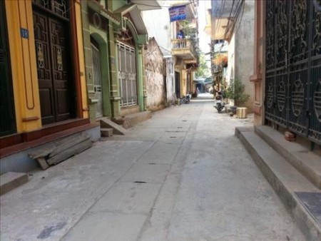 Gần Hồ Tây Nhà đẹp Ở Ngay Ngõ Thông ô tô dt 55m2, 5 tầng giá 4.65 tỷ