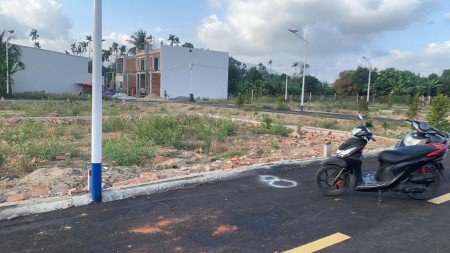 ĐẤT DIÊN AN BAO ĐẸP GIÁ CỰC TỐT. TIỆN ĐẦU TƯ HOẶC AN CƯ. ĐƯỜNG NHỰA 5M, CÓ VỈA HÈ. GIÁ 700 TRIỆU