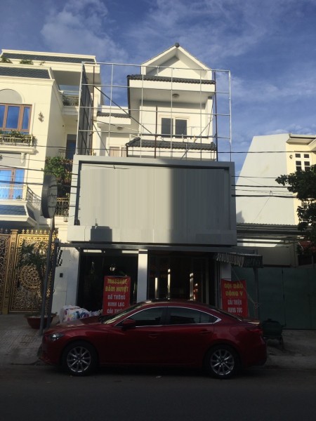 Mặt tiền 2 Lầu đ.Nơ Trang Long dt.6x23m trống suốt khu vực kd sầm uất
