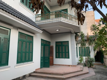 Tôi cần bán căn biệt thự mặt tiền đường số 10 Hiệp Bình Phước quận Thủ Đức với giá 45 tỷ