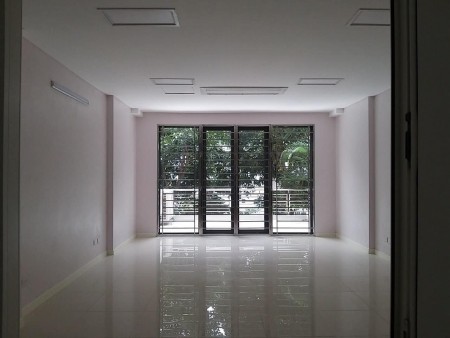Cho thuê nhà KĐT Nghĩa Đô Hoàng Quốc Việt, 5 tầng, thang máy
