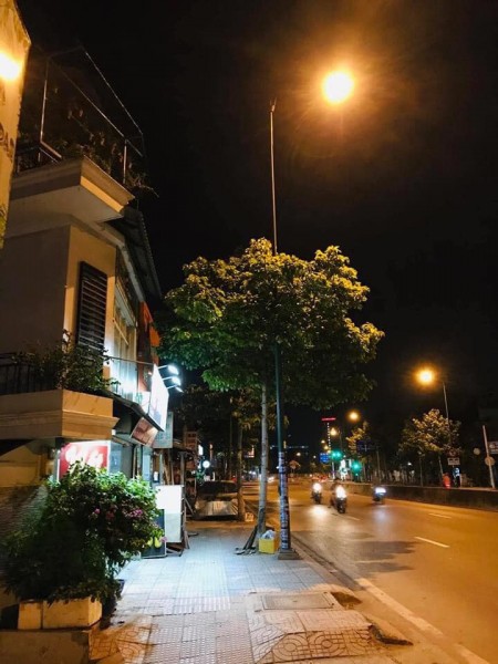 Bán nhà mặt tiền Phạm Văn Đồng, 3 lầu lô góc giá tốt. 100 m2. 23 tỷ. Nhà nở hậu.