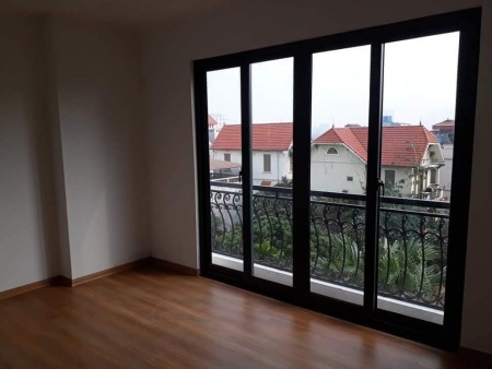 Bán nhà Từ Liêm, mới, Ô tô vào nhà, Lô góc, ngõ thông, DT 42m2, 5 tầng, giá 4.2 tỷ. LH0968987854
