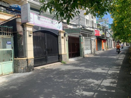 Bán gấp nhà hẻm Trường Sa, Phú Nhuận, sổ đẹp giá rẻ, 70m2, 2 tầng.