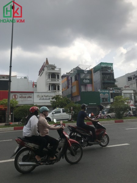 Cho thuê nhà nguyên căn giá rẻ MT đường Cộng Hòa, P.4, Tân Bình. 1T3L, 5*30m.