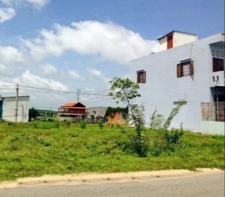 Bán đất bình chánh quốc lộ 50 cần tiền gấp tôi bán 2 lô đất giá rẻ ,ngay khu dân cư đông đúc và khu công nghiệp