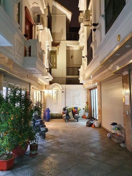 Bán Gấp Nhà Nở Hậu, Lô Góc, Mặt Tiền To, KD, 52m2 Lạc Long Quân 11 tỷ