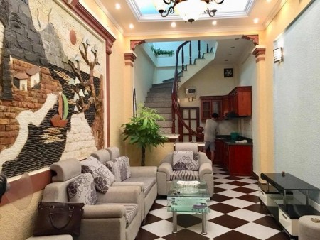 BÁN NHÀ QUAN NHÂN, DT 40M2, MT 5.3M, BA GÁC ĐỖ CỬA, NỞ HẬU, CHỈ 4.2 TỶ
