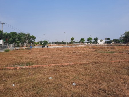 BÁN GẤP đất mặt tiền đường Trần Văn Chẩm, 100m2 5 x 20, Sổ Riêng giá 1 tỷ 650