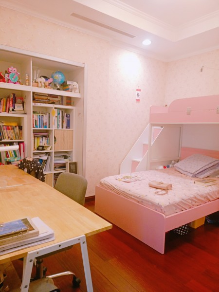 Bán nhanh căn hộ 114m2 tòa R1 tầng trung chung cư Royal City,giá 4 tỷ-Lh 0343951063