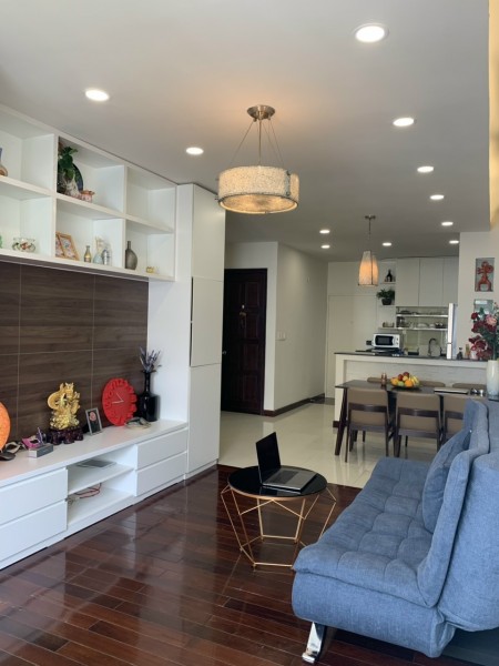 Bán gấp cc Sky Garden 2 Phú Mỹ Hưng 71m2, lầu 14