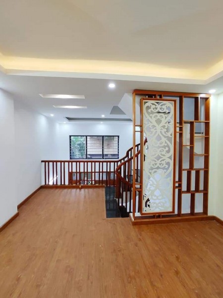 LONG BIÊN QUẬN MẶT NGÕ THÔNG Ô TÔ TRÁNH SỔ HOA HẬU MỚI Ở LUÔN