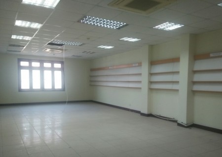 Cho thuê nhà mặt phố Giảng Võ Ba Đình diện tích mỗi sàn 70 m2 x 6 tầng, Mặt tiền 5m, có hầm để xe