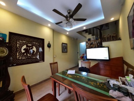 Cần bán gấp nhà Ngõ 110 Nguyễn Chí Thanh, rộng 37m2, MT4m, Giá 3,7 tỷ