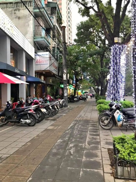BÁN GẤP TRONG THÁNG NHÀ MẶT PHỐ LÁNG HẠ MẶT TIỀN RỘNG KINH DOANH ĐỈN GIÁ NHỈNH 26 TỶ