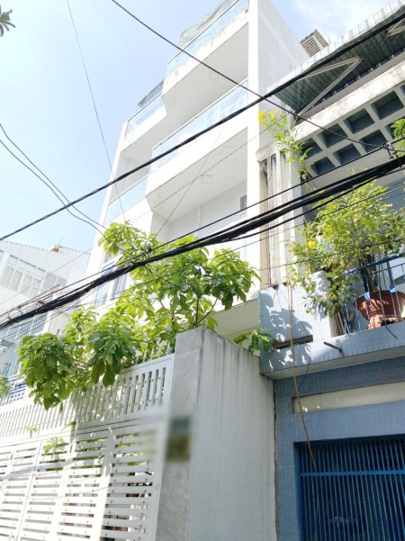 Nhà 2 lầu, sân thượng, gần mặt tiền đường 3 tháng 2 P11 Q10