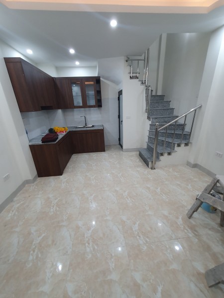 Siêu rẻ. Nhỉnh 2 tỷ nhà trung tâm Đống Đa 5 Tầng mt 5m.Ngõ thông. 50m ra phố chính