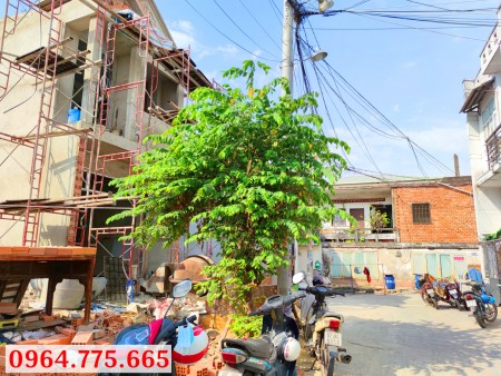 Nhà Mới Đang Xây Ngay Chân Cầu Vượt Linh Xuân Giá TỐt