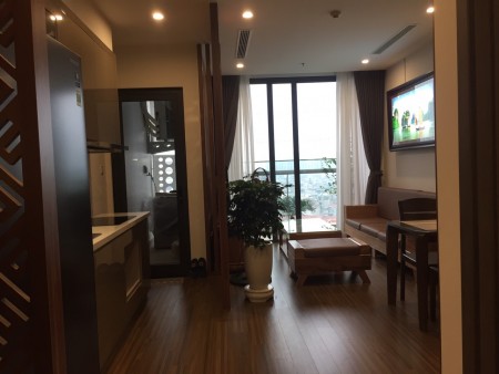 Bán căn Vinhomes West Point full nội thất, 2PN chi việc dọn về ở, có sổ đỏ, 62m2. giá 3.9 tỉ bao phí