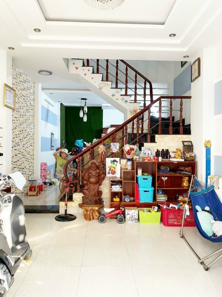 Nhà hẻm xe hơi tránh, gần Fitness & Yoga Tân Sơn Nhì. 6,7 tỷ