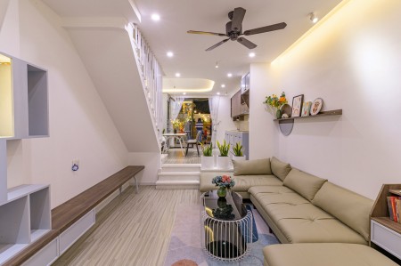 Bán nhà phố Nguyễn Thái Học giá 28.7 tỷ, DT 72mx9 tầng, thang máy