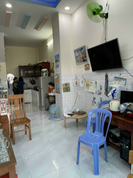 Bán gấp căn nhà 90m2,Bờ Kinh T12, Bình Chánh, 5 x 18, SHR, giá chỉ 1,1 tỷ