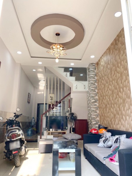 Nhà 37m2/2lầu, căn góc hẻm Bùi Minh Trực P6Q8