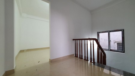 Bán Nhà Gần Mặt Phố Hào Nam – Đống Đa. DT 36m*4T, Gía 2.95 tỷ.