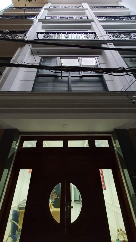 Khu Phân Lô Hoàng Quốc Việt (Bán Gấp) nhà DT: 41m, Kinh Doanh vô địch. 150tr/m!