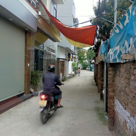 CHỊ GÁI HỌ NHỜ BÁN ĐẤT TẠI ĐỨC DIỄN, TỪ LIÊM HÀ NỘI, DT 31m2 GIÁ BÁN 2TỶ HƠN