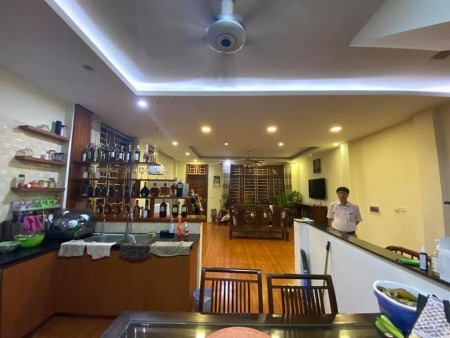 Bán nhà mặt phố Trần Quốc Hoàn. Vỉa hè, ô tô, KD. 250m2 MT25m nhỉnh 70 tỷ