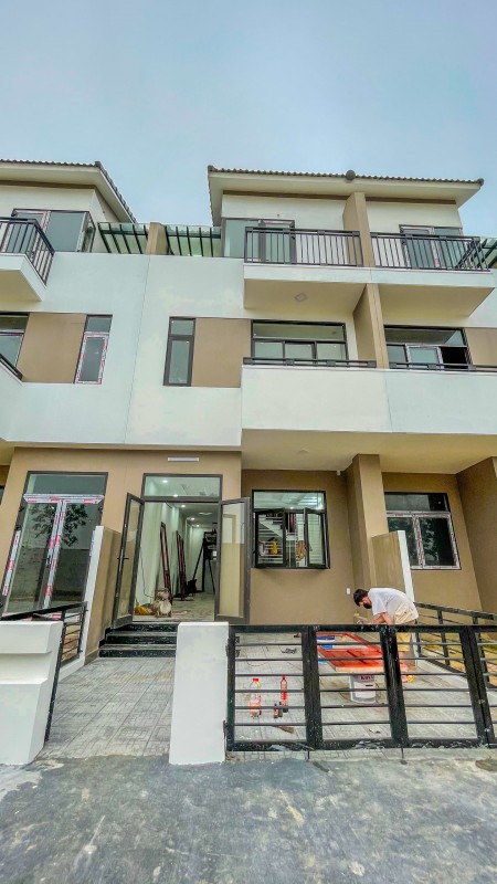 BÁN NHÀ 3 TẦNG. VIEW KHÁCH SẠN 5 SAO. CẠNH ECOGARDEN. LH: 0934_725_699