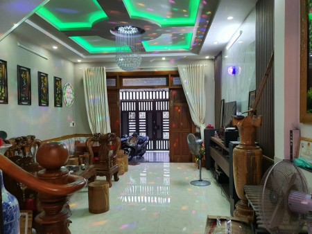 Chủ ngộp nợ gấp bán nhà 3 tầng, 5.3x10m, hxh 5m, giá 6 tỷ